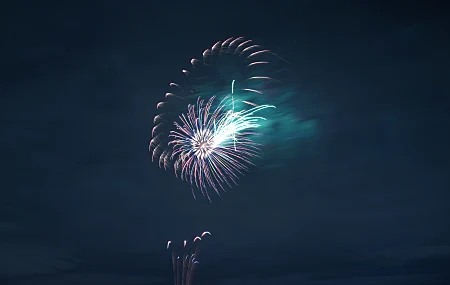 烟花 夜晚 天空 火花 星空 电脑壁纸 4K壁纸