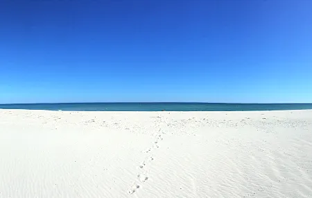 沙滩 大海 天空 自然 海滩 风景 足迹 蓝色 电脑壁纸 4K壁纸