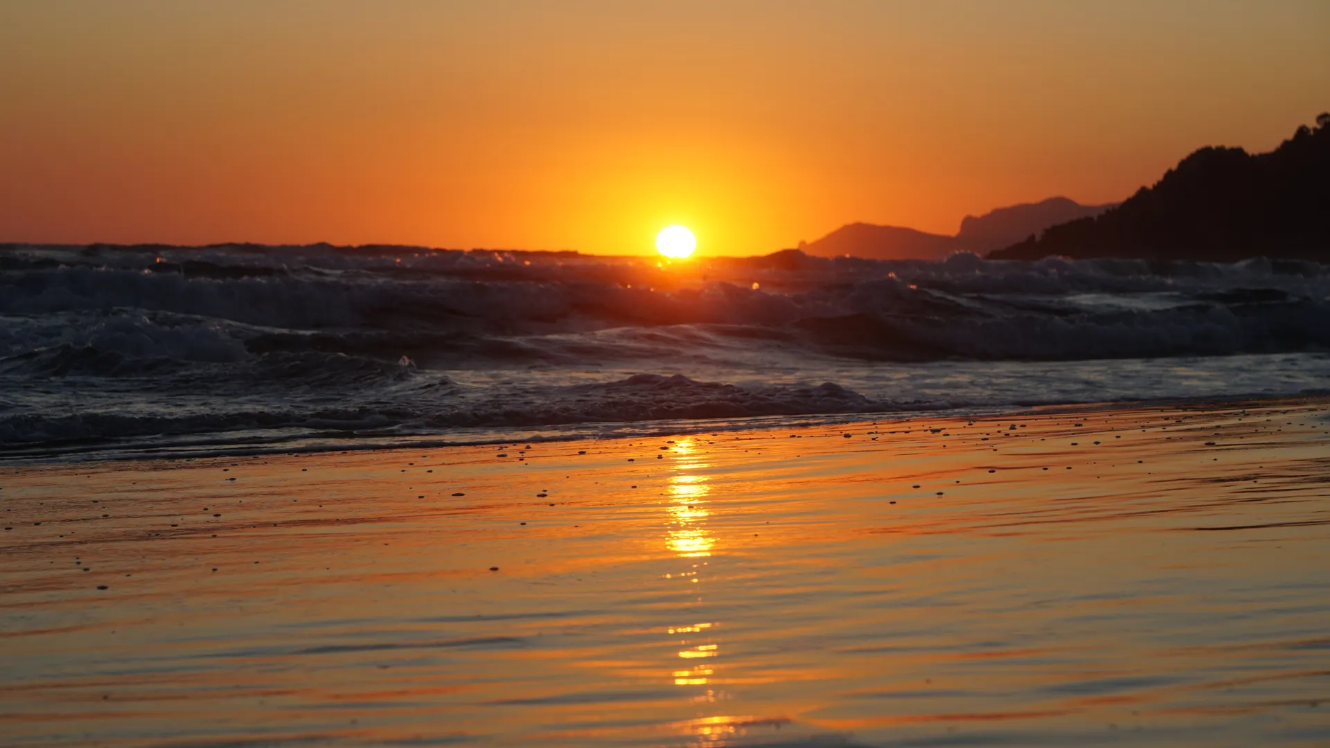 海滩 水 日落 夕阳 辉光 山脉 悬崖 海浪 景深 地平线  电脑壁纸 4K壁纸