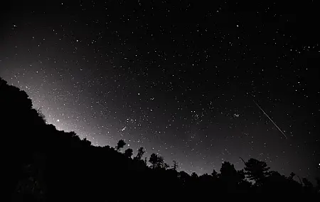 风景 山脉 树木 繁星之夜 繁星 夜晚 流星 黑暗  电脑壁纸 4K壁纸