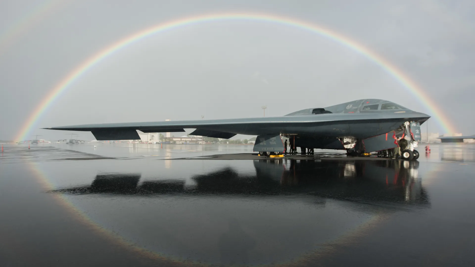 轰炸机 战略轰炸机 隐形 彩虹 雨 空军 技术 军事 车辆 军用飞机 飞机 天空  电脑壁纸 4K壁纸