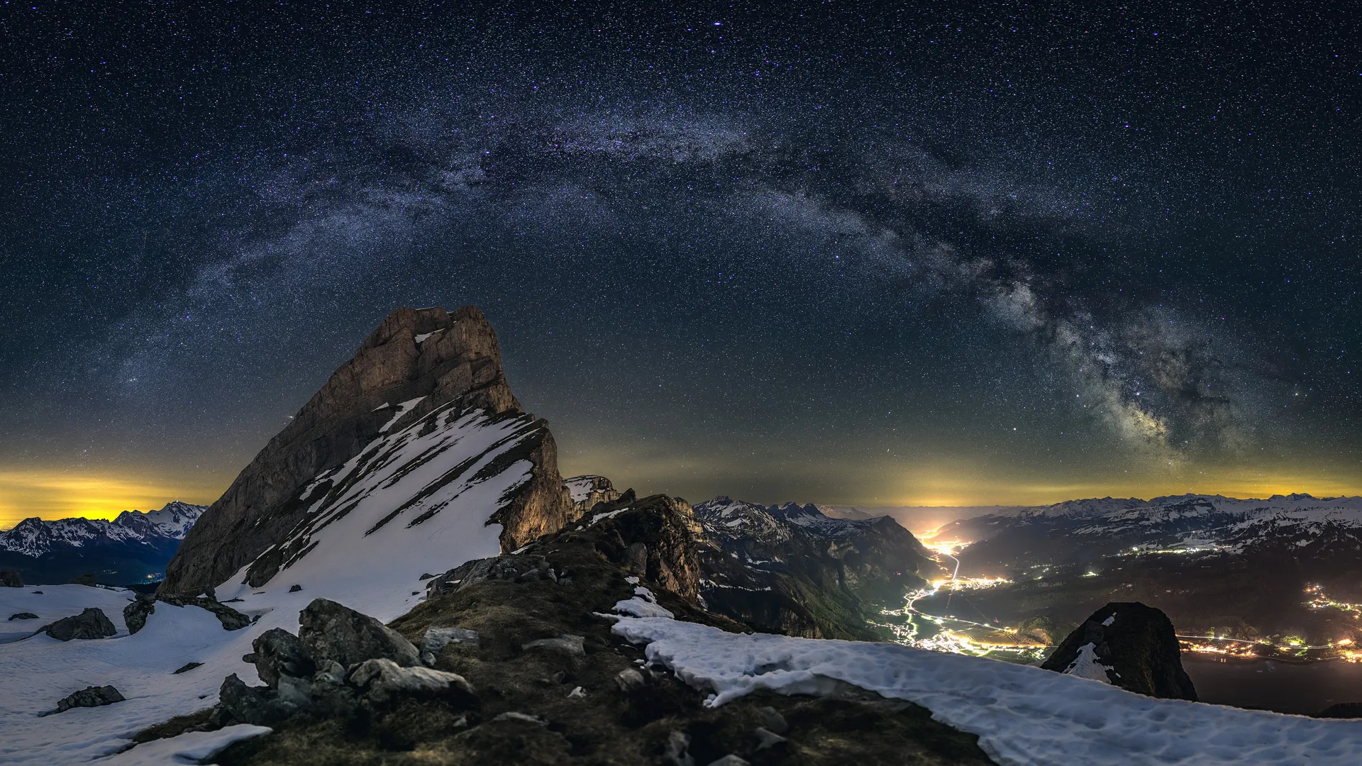 岩石 夜晚 雪 星星 繁星之夜  4K壁纸