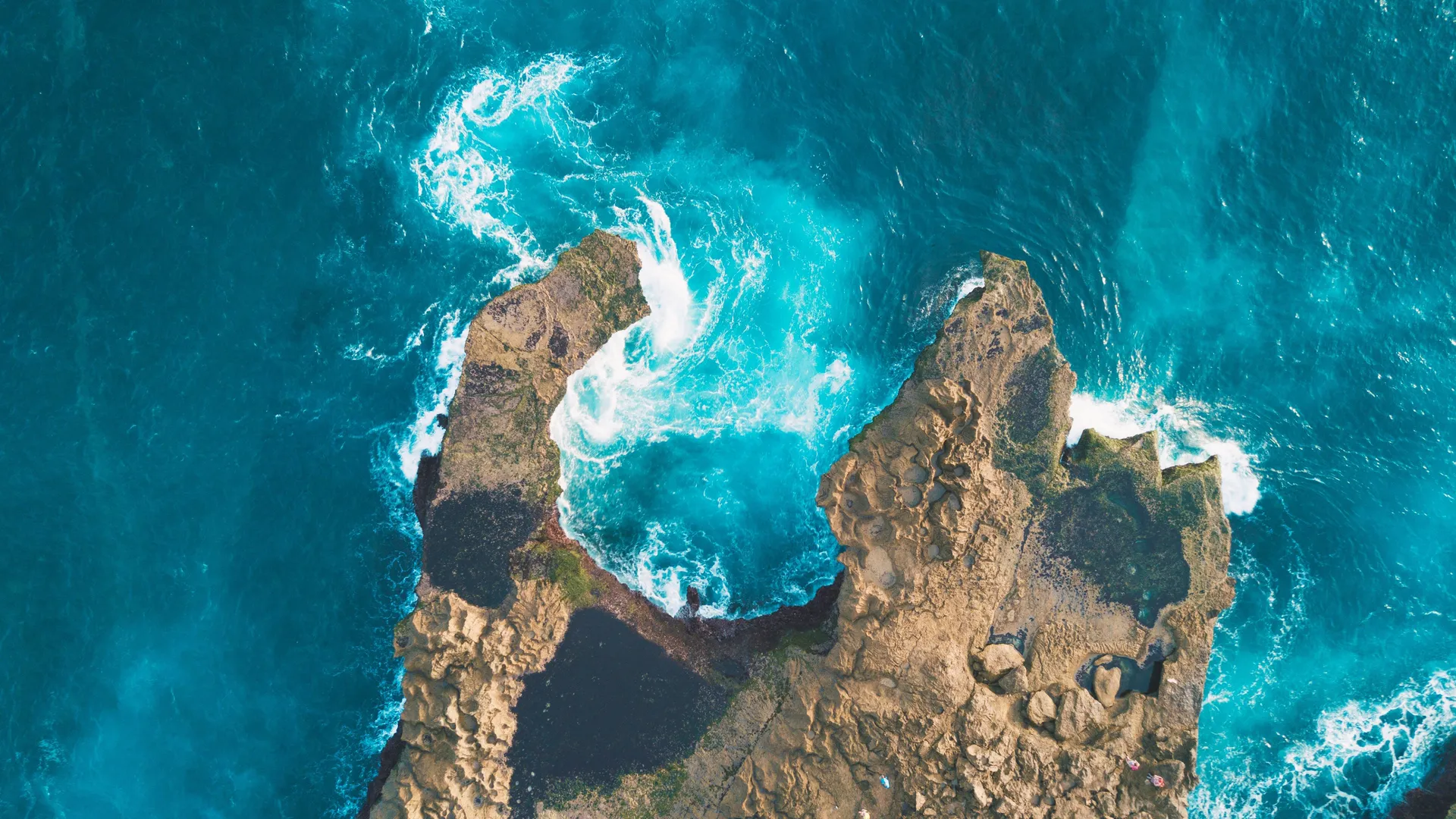 风景 海 水 海岸 岩石 青色 波浪  4K壁纸