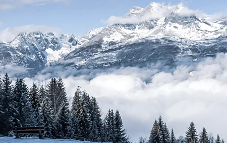 自然 风景 山脉 雪峰 雪山 冬天 寒冷 户外 长凳 树木  4K壁纸