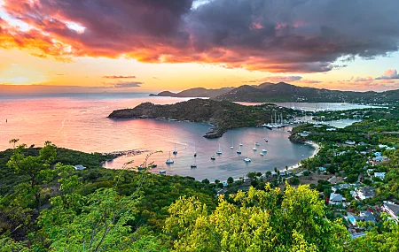 岛屿 海 海湾 自然 城市 天空 日落 云彩 船 景观 水 晚霞 4K壁纸