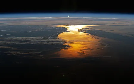 空间 太阳 地平线 大气 行星 