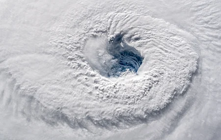  飓风 轨道站 云 螺旋 气旋 摄影 雪 科学 空间站 自然 风暴 鸟瞰 国际空间站 俯视 白色 