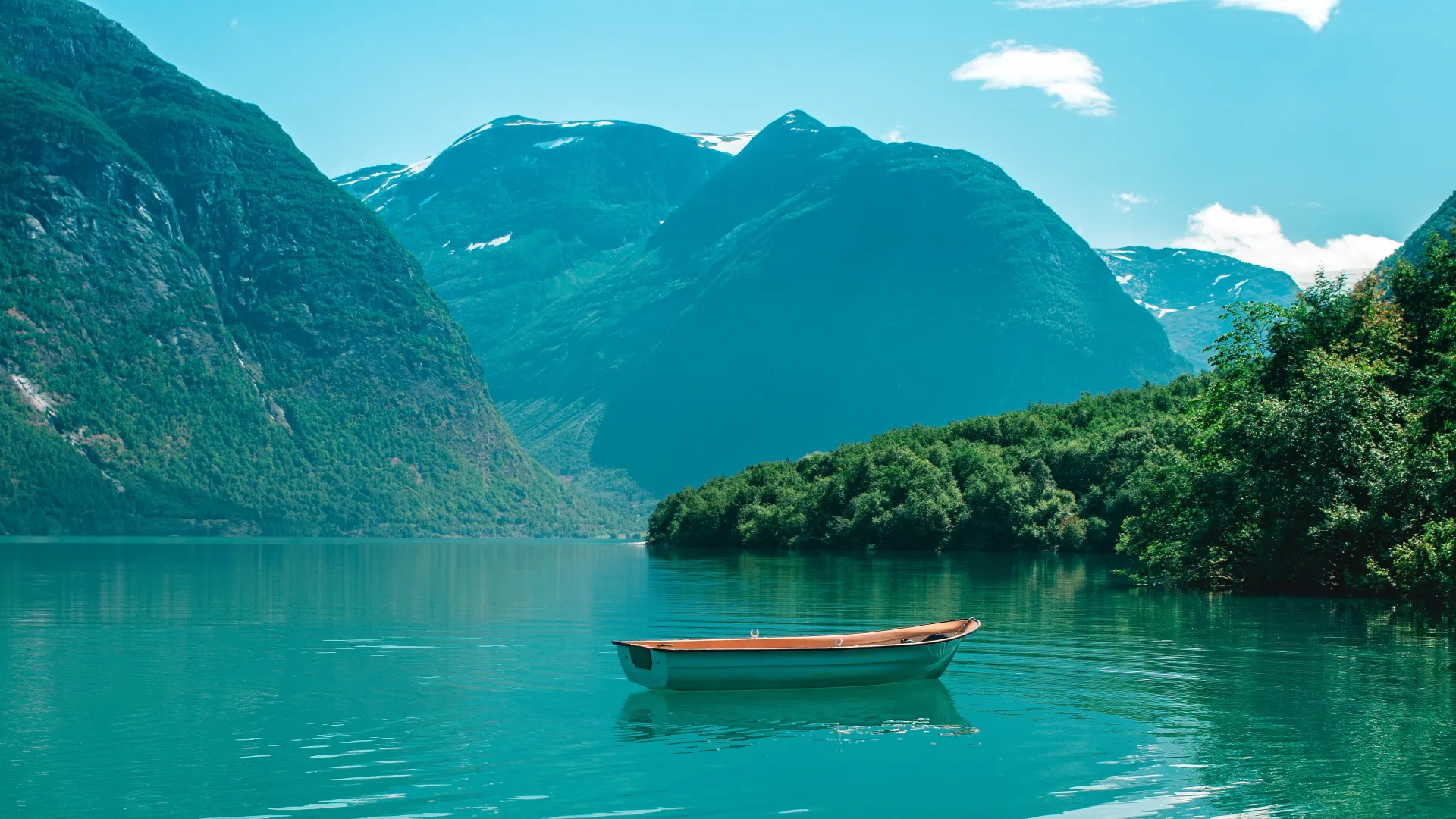 船 山 湖 水 地平线 和平 景观 户外 车辆 