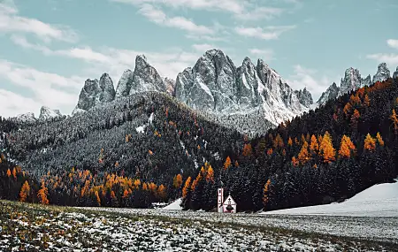 自然 风景 森林 树木 教堂 雪 摄影 山 云 天空 4K壁纸