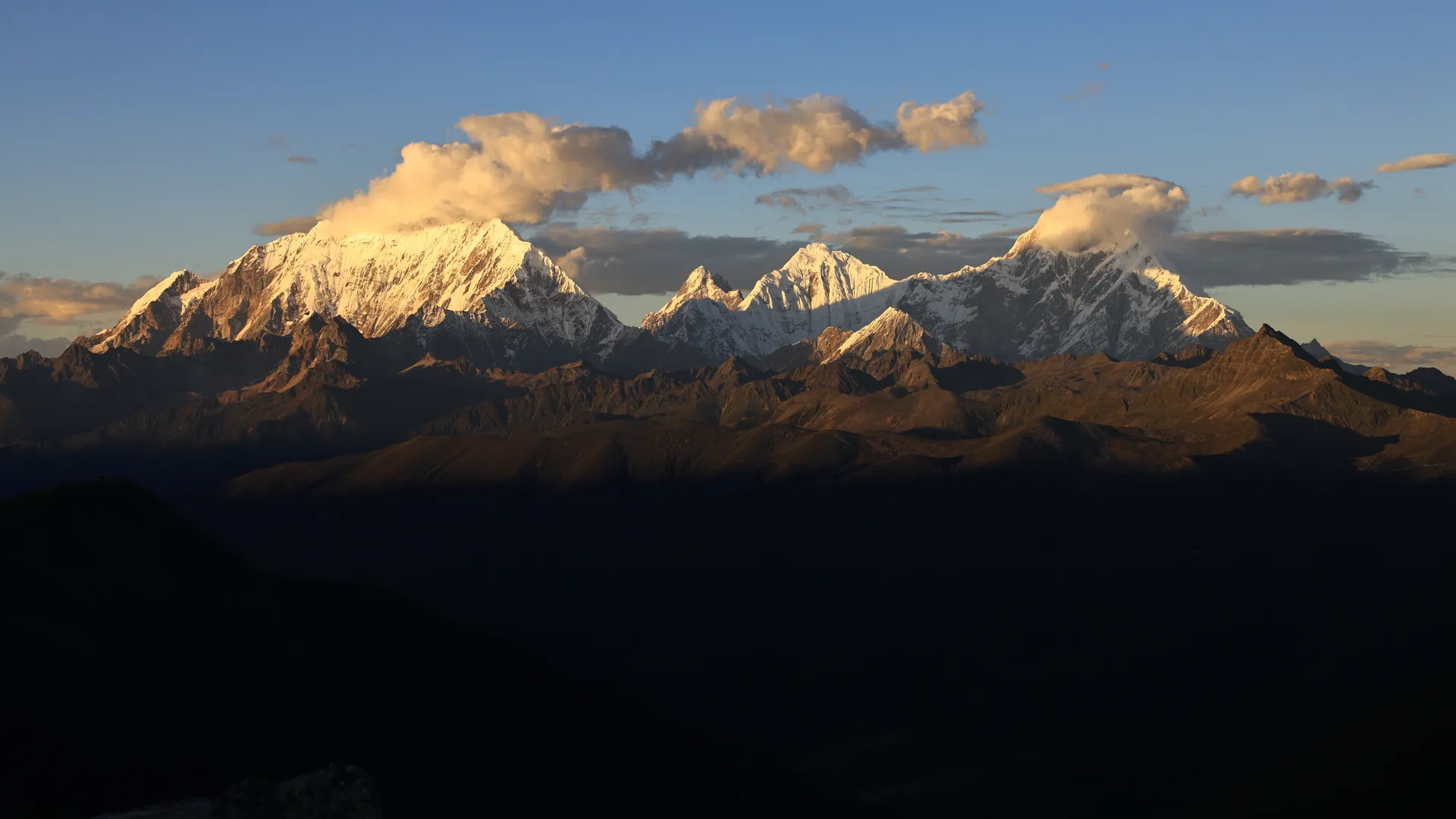 西藏 云 山 雪 自然 天空 日落 风景 夕阳 阳光 雪山 电脑壁纸 8K壁纸