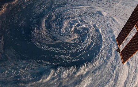 空间 空间站 宇航局 云 飓风 螺旋 卫星  电脑壁纸 4K壁纸