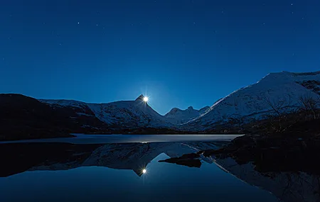 自然 风景 晴朗 天空 夜晚 雪 冬天 山 湖 月亮 月光  电脑壁纸 4K壁纸