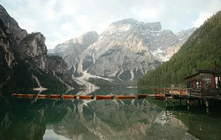 风景 自然 水 湖 倒影 船 山 雪 4K壁纸