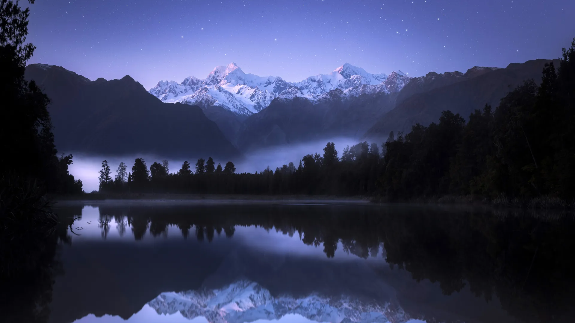 自然 风景 弱光 雪 星星 水 树木 雾 草 森林 黑暗 山脉 雪 山夜 8K壁纸