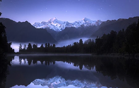 自然 风景 弱光 雪 星星 水 树木 雾 草 森林 黑暗 山脉 雪 山夜 8K壁纸