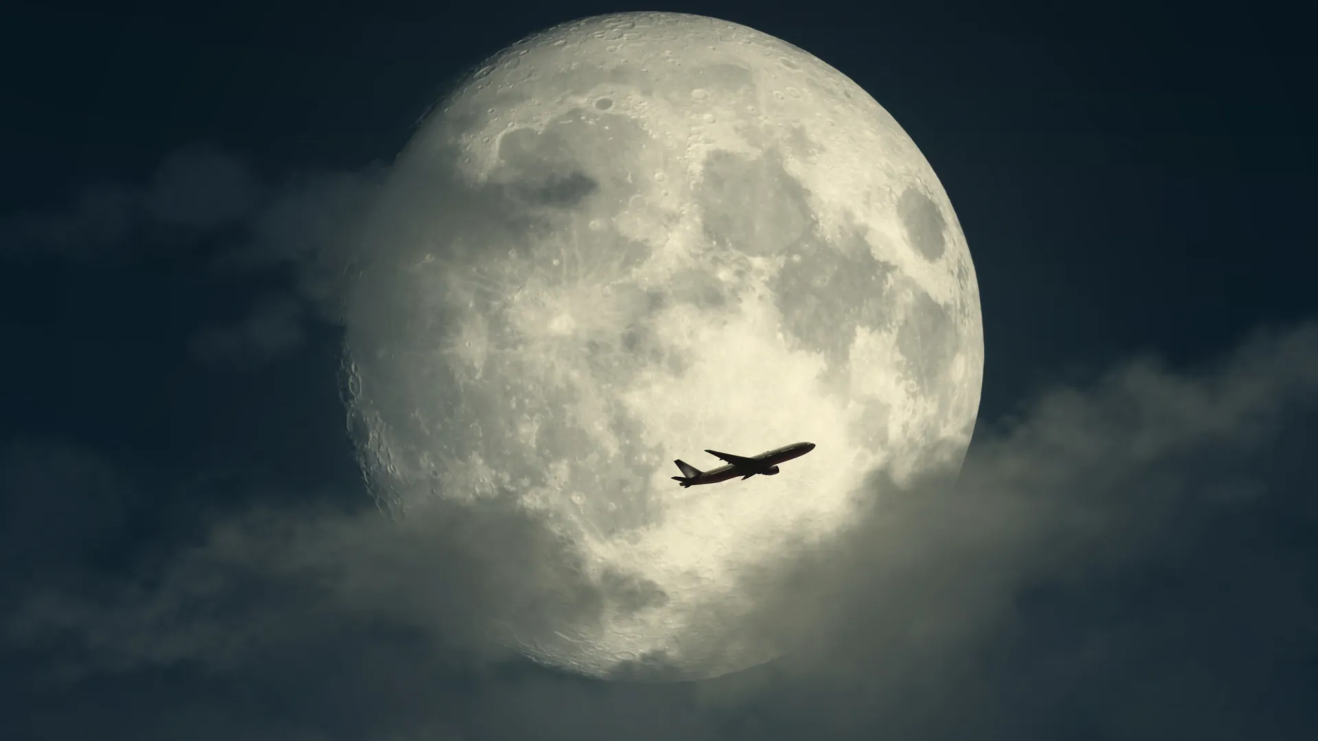 插图 月亮 云 天空 夜晚 飞机 极简主义 飞行 满月 4K壁纸
