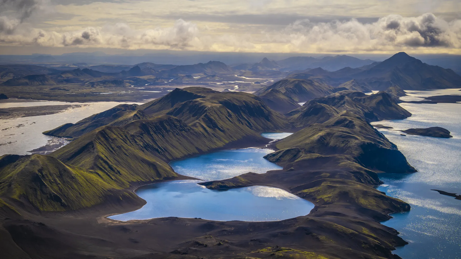 自然景观 山脉 山丘 水 云 天空 远景 8K壁纸