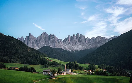 风景 自然 山脉 村庄 松树 教堂 意大利 电脑壁纸 4K壁纸