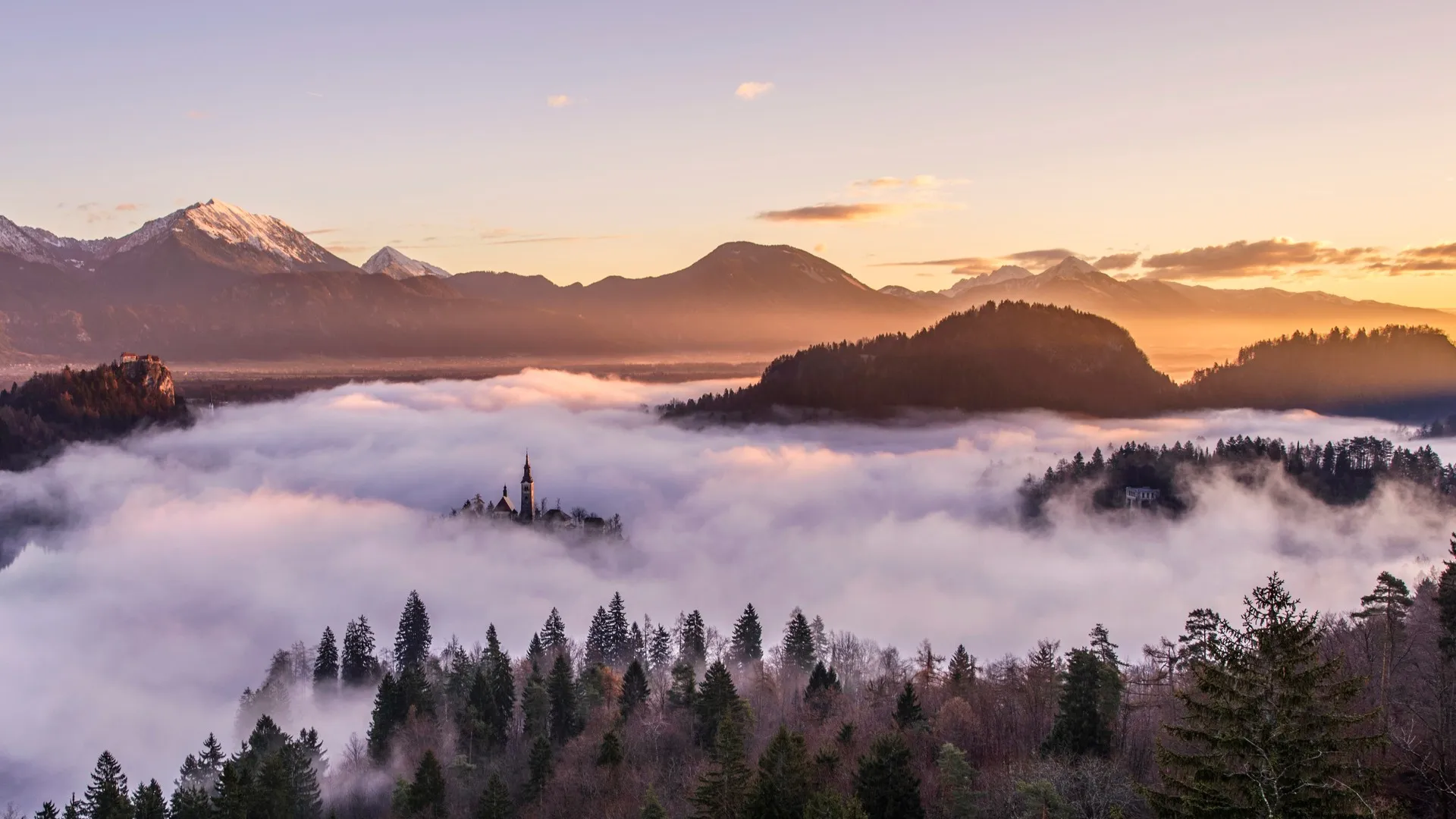 薄雾 风景 山脉 天空 教堂 森林 雪峰 摄影 斯洛文尼亚 树木 布莱德湖 岛屿  电脑壁纸 4K壁纸