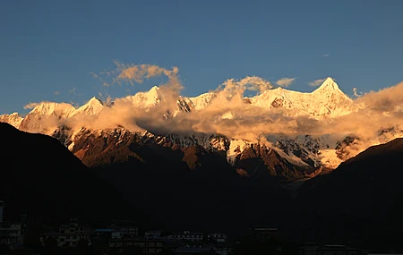 中国 西藏 雪 山 云 天空 自然 电脑壁纸 8K壁纸