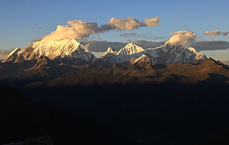 西藏 云 山 雪 自然 天空 日落 风景 夕阳 阳光 雪山 电脑壁纸 8K壁纸