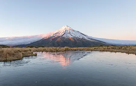 新西兰 风景 云 池塘 雪 自然 塔拉纳基山 山脉 反射 水  电脑壁纸 4K壁纸
