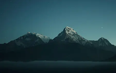 自然 风景 黑暗 天空 山脉 雪峰 星星 雪山  电脑壁纸 4K壁纸