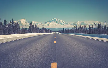森林 雪 山脉 风景 树木 冬天 松树 阿拉斯加 北欧风景 沥青  电脑壁纸 4K壁纸