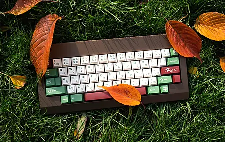 机械键盘 草 过时的  电脑壁纸 8K壁纸