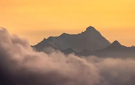 自然 山顶 山景 风景 摄影 云 日落 夕阳 阳光 山脉 天空 电脑壁纸 4K壁纸