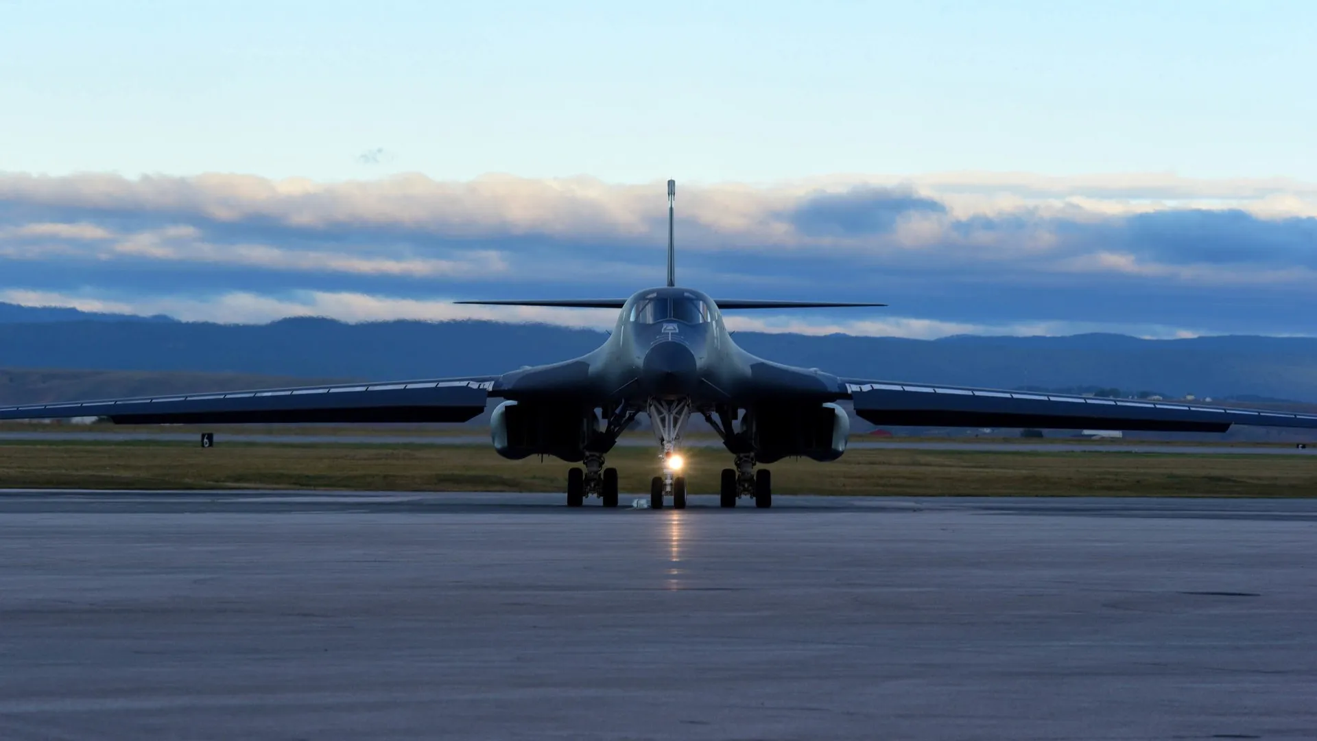 军用飞机 飞机 双显示器 多显示器 电脑壁纸 4K壁纸