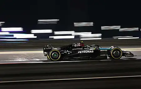 公式 梅赛德斯F 赛车运动 侧视图 汽车 火花 运动模糊 电脑壁纸 4K壁纸