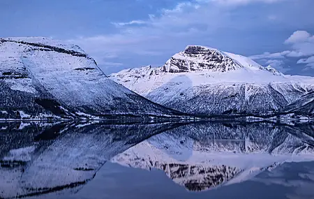 雪 冬天 挪威 欧洲 自然 湖 风景 云 峡湾 山 森林 电脑壁纸 4K壁纸