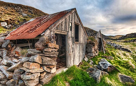 冰岛 棚 老 石头 云 草 天空 电脑壁纸 4K壁纸