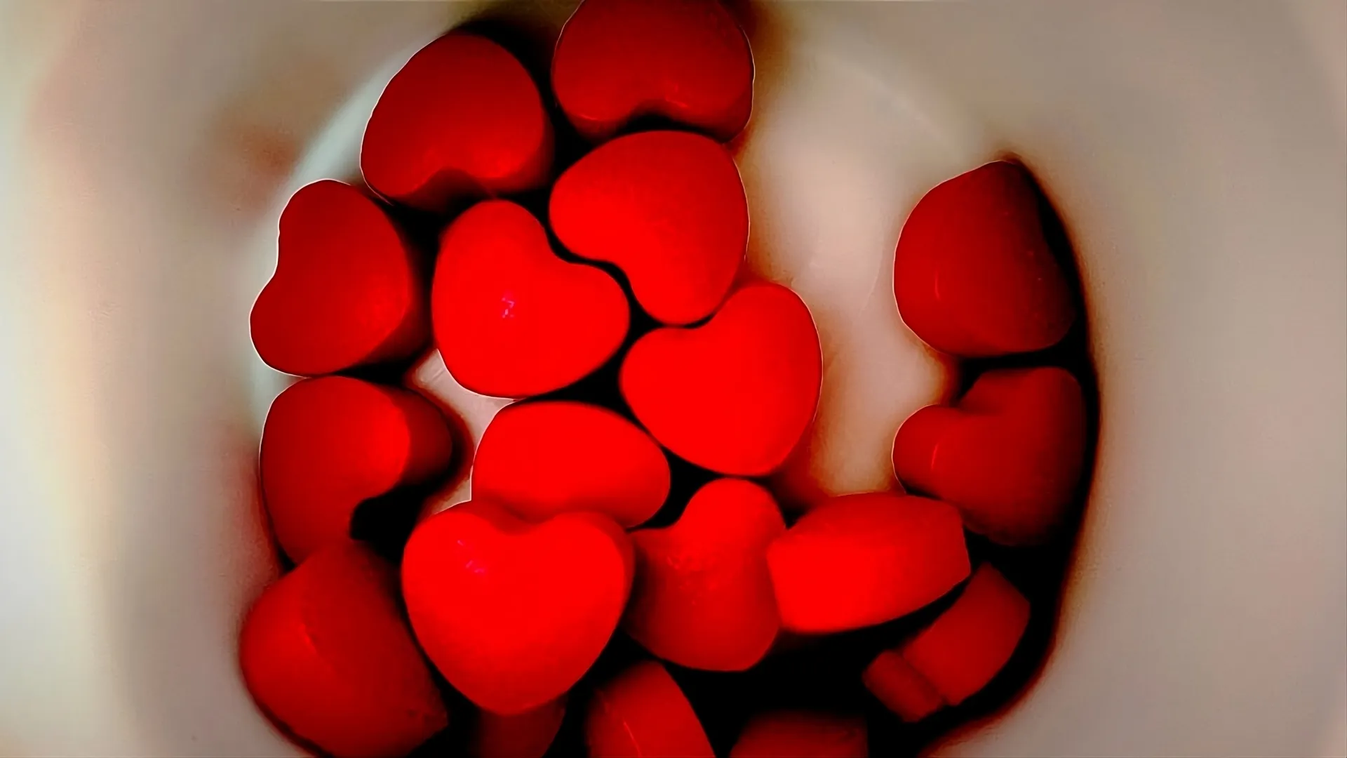 女性 心脏（设计）简约主义 电脑壁纸 4K壁纸