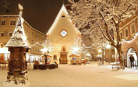 圣诞节 雪 城镇 夜晚 冬天 田园诗 治愈 电脑壁纸 4K壁纸