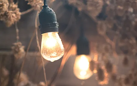 雨 灯泡 灯 户外 风景 电脑壁纸 4K壁纸