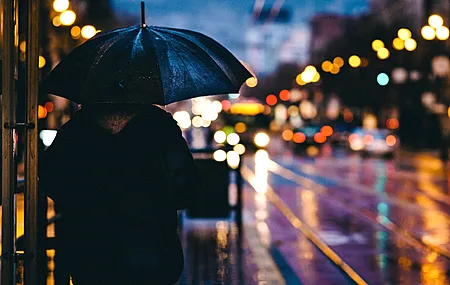 城市 雨 雨伞 城市灯光 街道 灯光 户外  电脑壁纸 4K壁纸