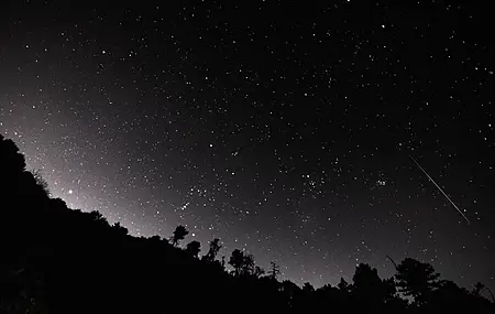 风景 山脉 树木 繁星之夜 繁星 夜晚 流星 黑暗  电脑壁纸 4K壁纸