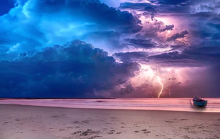 闪电 自然 大海 海滩 船 天空 云 风暴  电脑壁纸 4K壁纸
