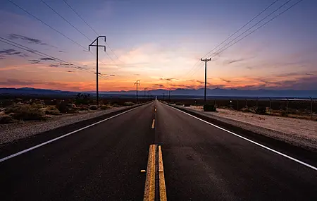 道路 日落 沙漠 云彩 阳光 夕阳 电脑壁纸 4K壁纸