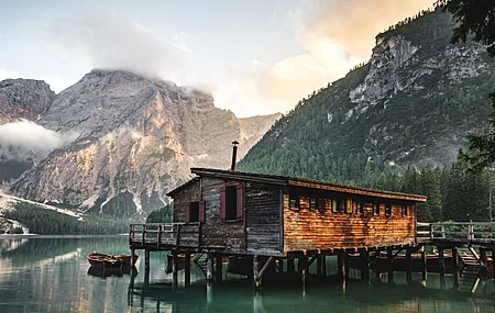 自然 树木 水 房屋 船 山脉 云 反射 风景 湖泊 阿尔卑斯山  电脑壁纸 4K壁纸