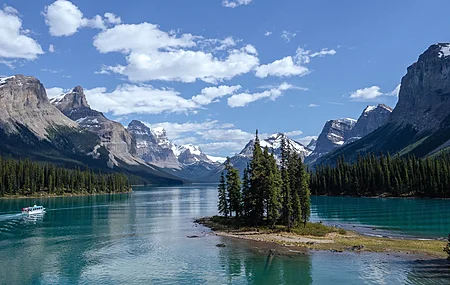 风景 自然 山脉 雪山 松树 森林 岛屿 湖泊 云 船 公园  电脑壁纸 4K壁纸