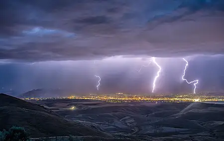 风景 夜晚 岩石 自然 风暴 云 天空 山脉 闪电  电脑壁纸 4K壁纸