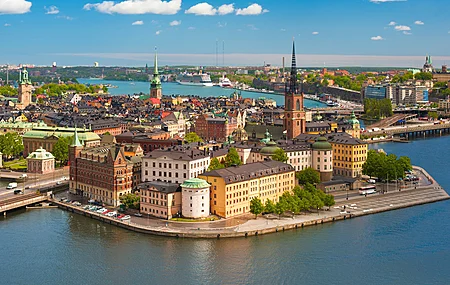 城市 建筑 瑞典 田园诗  教堂 蓝色 天空 白云 电脑壁纸 4K壁纸