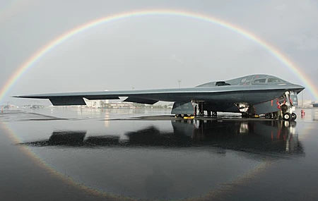 轰炸机 战略轰炸机 隐形 彩虹 雨 空军 技术 军事 车辆 军用飞机 飞机 天空  电脑壁纸 4K壁纸