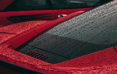 法拉利 水滴 景深 红色 雨 季风  电脑壁纸 4K壁纸