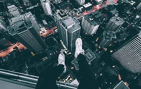 腿 城市景观 屋顶 灰色  电脑壁纸 4K壁纸