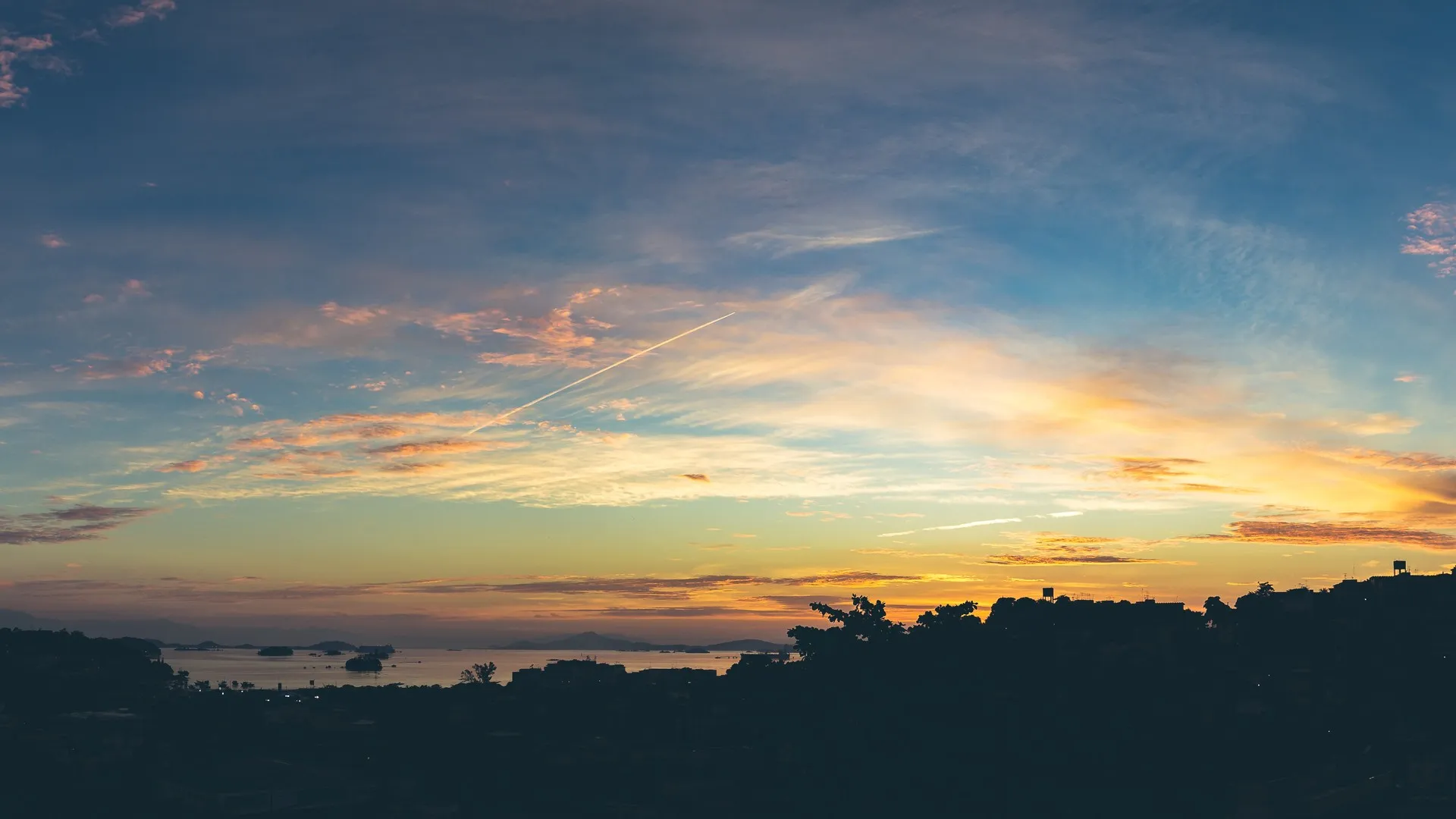 天空 早晨 云 飞机 水  蓝天 太阳 电脑壁纸 4K壁纸