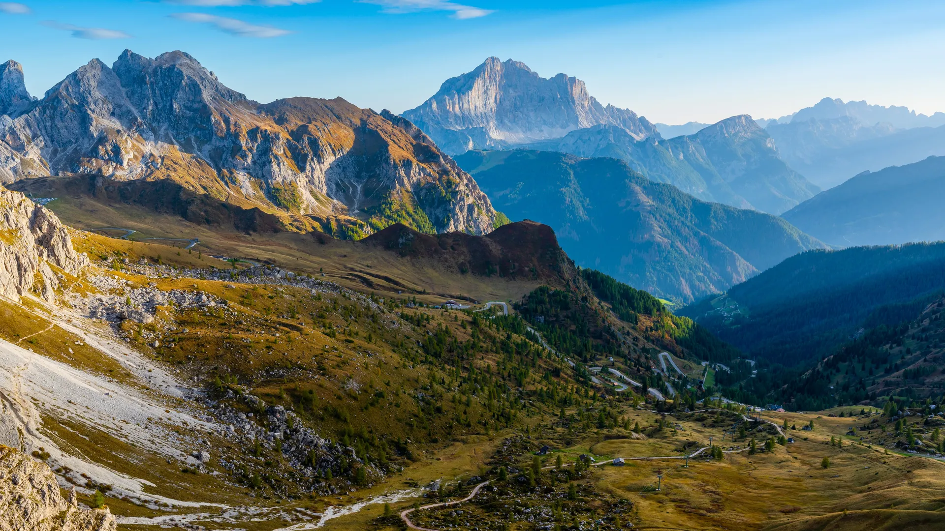 自然 风景 山脉 云 天空 岩石 道路 树木 森林 村庄 电线 阳光 阿尔卑斯山  电脑壁纸 4K壁纸